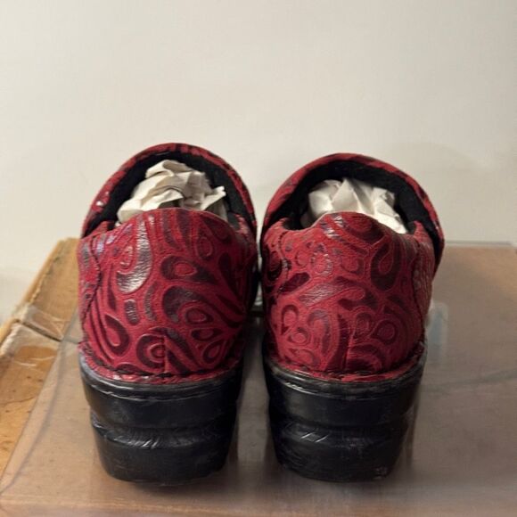 Born women red leather slip on clogs new never worn size  40.5 - Picture 3 of 5
